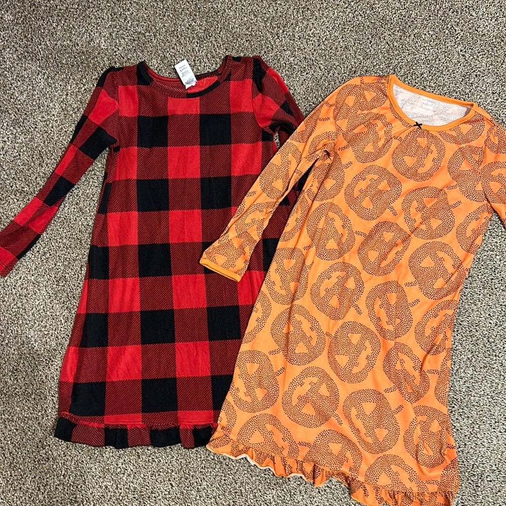 Set of 2 nightgowns